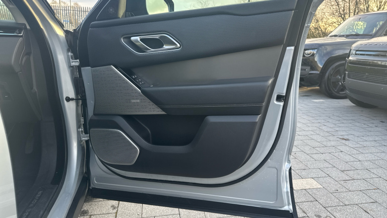 Land Rover Range Rover Velar 2.0 D200 SE 5dr Auto Diesel Estate